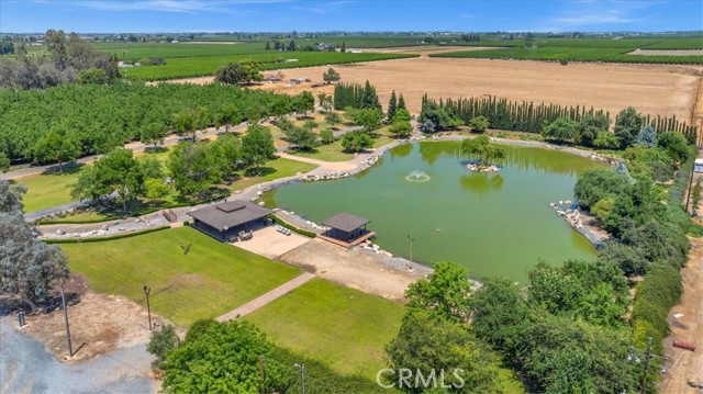 13715 E Nebraska Avenue, Kingsburg CA: https://media.crmls.org/medias/3d6a6b54-341c-41fd-9e48-023f6e9ae38f.jpg