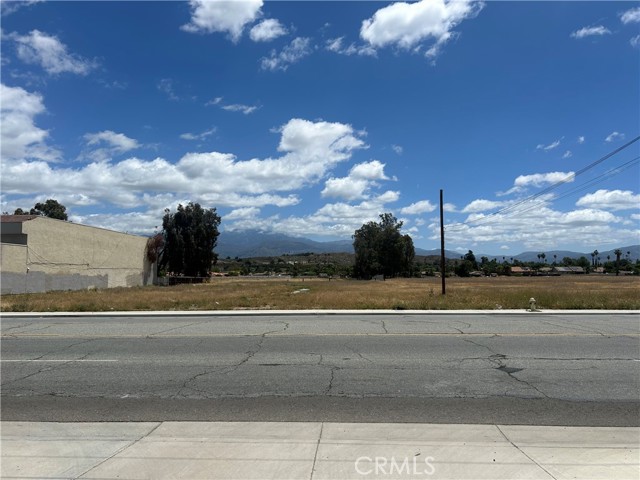 608 N San Jacinto Street, Hemet CA: https://media.crmls.org/medias/3d6a9ab6-81af-4c16-9525-a760a8b65540.jpg