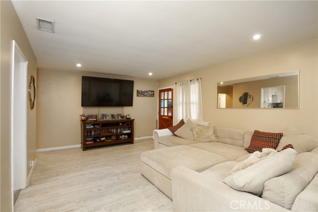 Detail Gallery Image 4 of 19 For 7642 Arnett, Downey,  CA 90241 - 2 Beds | 1 Baths