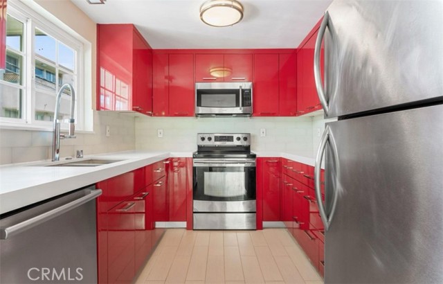 1127 10th Street, Santa Monica CA: https://media.crmls.org/medias/3d6b42c5-74d4-45ec-b7c6-be793c106c7f.jpg