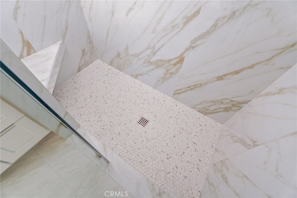 https://media.crmls.org/medias/3d6b7a4f-927c-4b9a-8d65-6a63a0d22c84.jpg?preset=X-Large