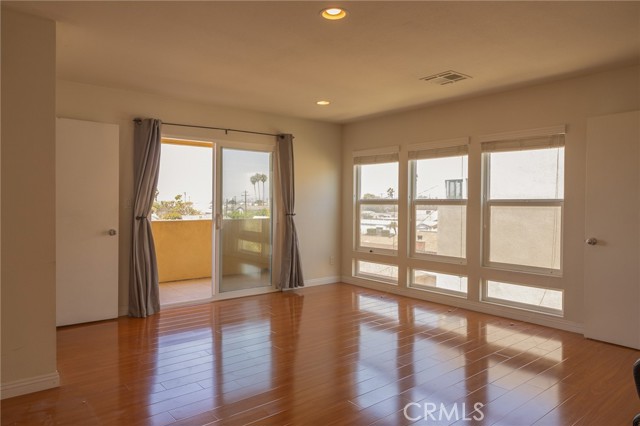 13707 S Budlong Avenue, Gardena CA: https://media.crmls.org/medias/3d6c1bb3-eaf3-44bb-b885-1f2f4d028ff3.jpg