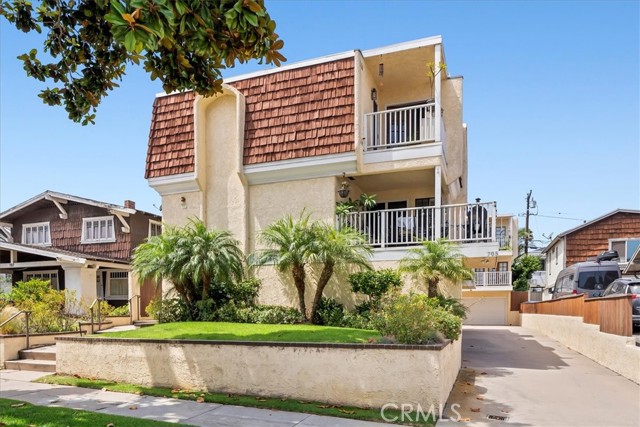 705 Broadway, Redondo Beach, California 90277, 2 Bedrooms Bedrooms, ,2 BathroomsBathrooms,Residential,Sold,Broadway,SB22186811