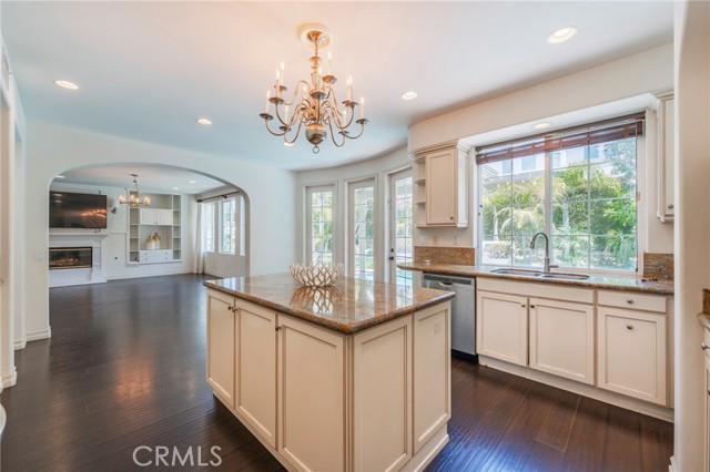 6535 Park Royal Circle, Huntington Beach CA: https://media.crmls.org/medias/3d6d5b7c-9499-419e-afdc-e2c44f6c9c1a.jpg