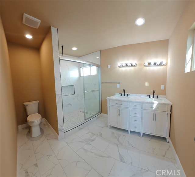 Detail Gallery Image 18 of 21 For 1402 E O, Wilmington,  CA 90744 - 4 Beds | 2 Baths