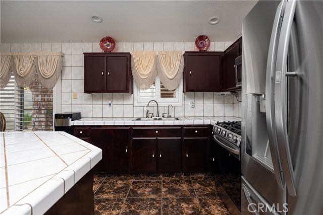 Detail Gallery Image 9 of 22 For 114 Chiapas Ave, Bakersfield,  CA 93307 - 3 Beds | 2 Baths