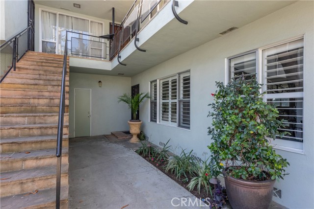 Detail Gallery Image 9 of 42 For 1404 E 1st St #5,  Long Beach,  CA 90802 - 2 Beds | 1 Baths