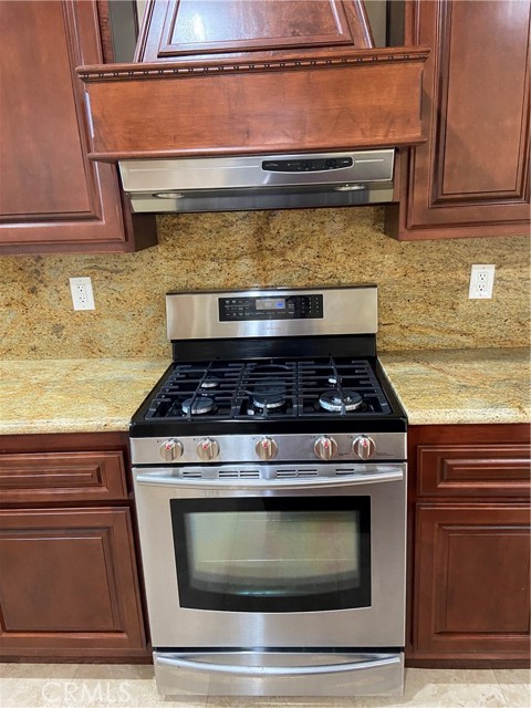 385 W 19th Street, San Pedro CA: https://media.crmls.org/medias/3d6f6084-eaf1-497d-abe2-75955263672e.jpg