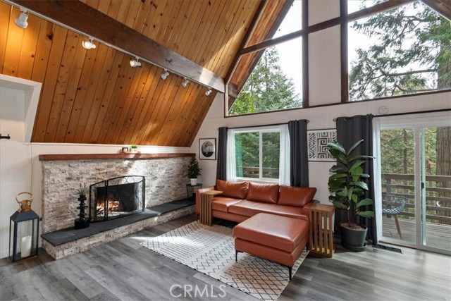 Detail Gallery Image 8 of 71 For 155 Birchwood, Lake Arrowhead,  CA 92352 - 3 Beds | 2 Baths