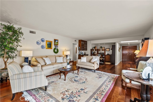 Detail Gallery Image 9 of 48 For 385 S Oakland Ave #305,  Pasadena,  CA 91101 - 3 Beds | 2 Baths