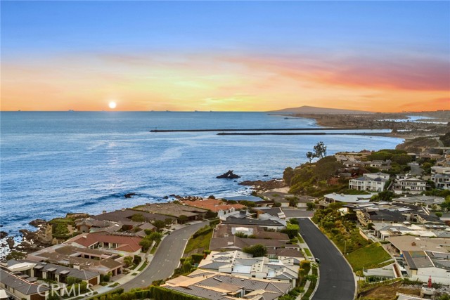 4519 Camden Drive, Corona del Mar CA: https://media.crmls.org/medias/3d70a054-4e44-4ea7-affc-ade901e30a72.jpg