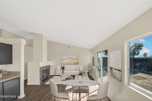 Detail Gallery Image 10 of 28 For 1048 Sequoia Lane, Rosamond,  CA 93560 - 3 Beds | 2 Baths