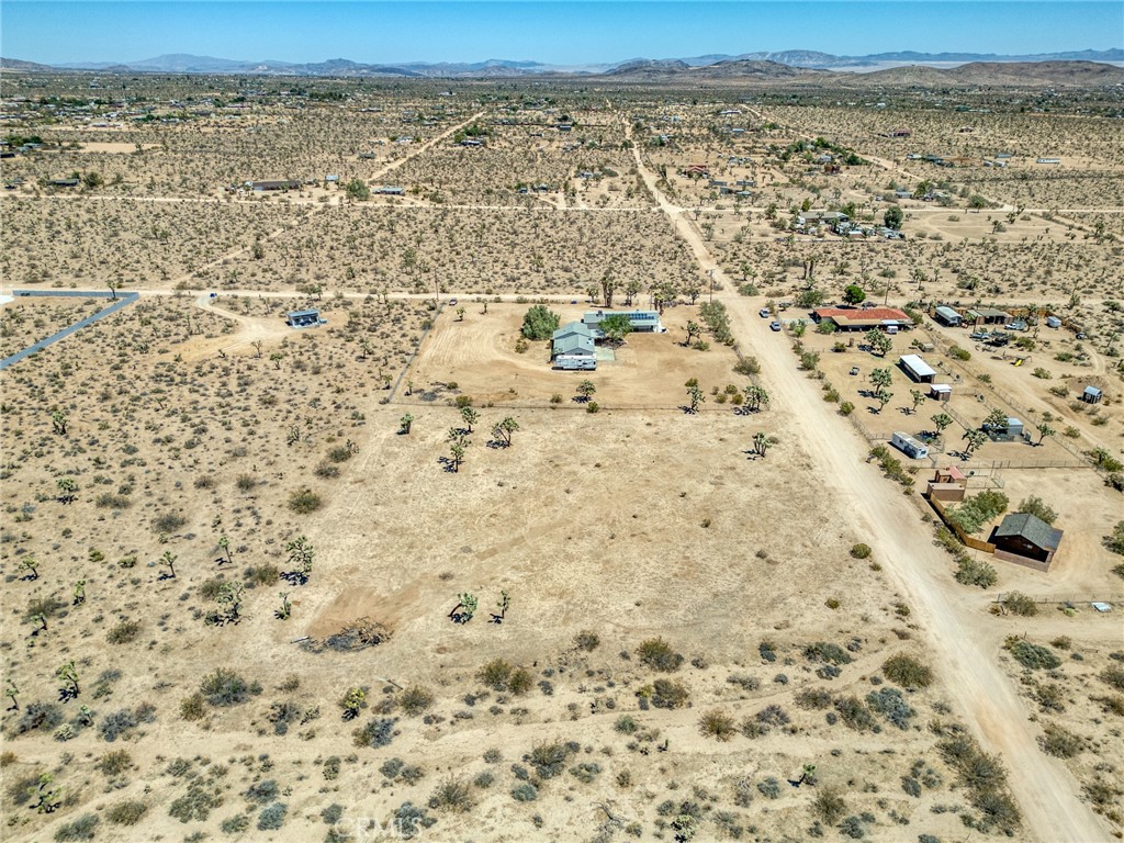 https://media.crmls.org/medias/3d71cf27-b59f-417d-a8d3-8839a659df92.jpg?preset=X-Large