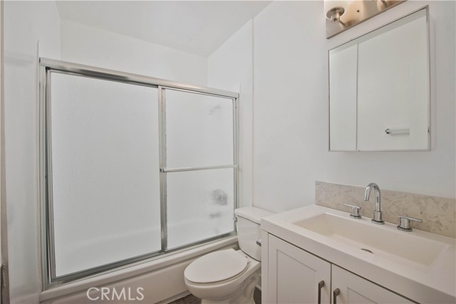 5415 Newcastle Avenue, Encino CA: https://media.crmls.org/medias/3d71f6fc-1982-4fec-927a-51cd61c39ba0.jpg