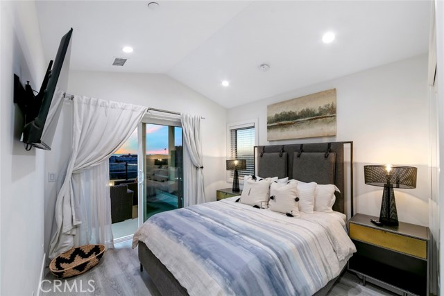 417 E Bay, Newport Beach CA: https://media.crmls.org/medias/3d721005-3871-4ee9-bb6a-d37b01c8ba21.jpg