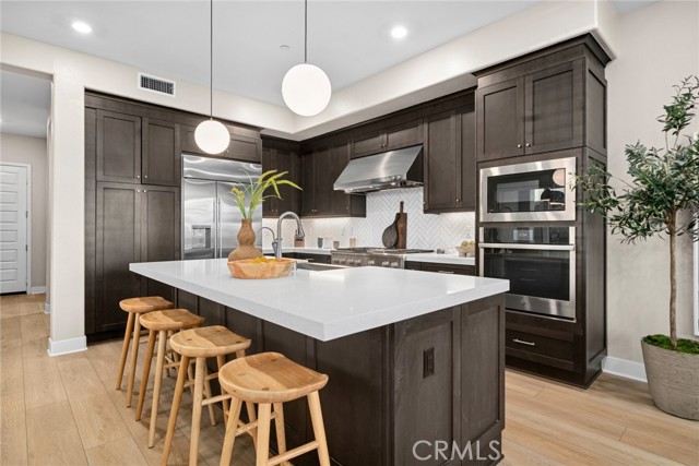 Detail Gallery Image 6 of 46 For 163 Crossover, Irvine,  CA 92618 - 4 Beds | 3/1 Baths