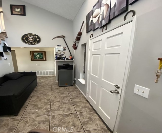 Detail Gallery Image 3 of 3 For 39413 Southcliff Way, Palmdale,  CA 93551 - 3 Beds | 3 Baths