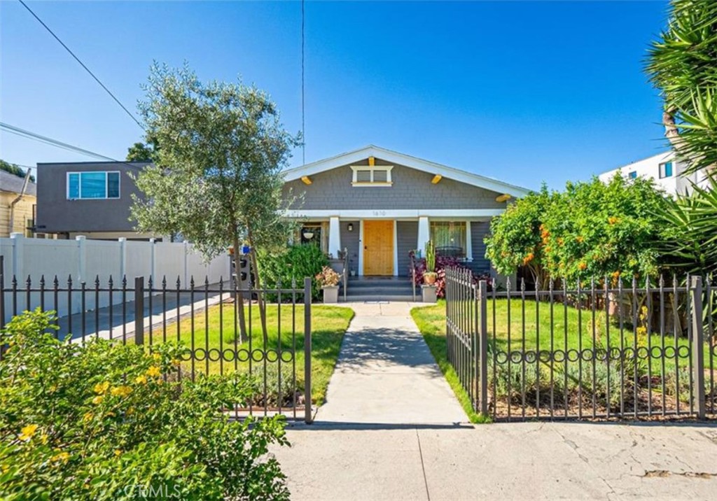 Duplex at 1610 N 36th N