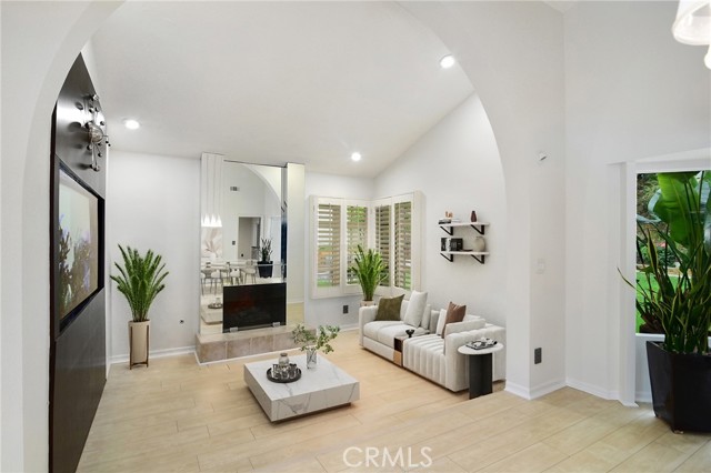 3757 Coldstream, Tarzana CA: https://media.crmls.org/medias/3d7300e0-719b-4e2b-884a-077c6a18f88e.jpg