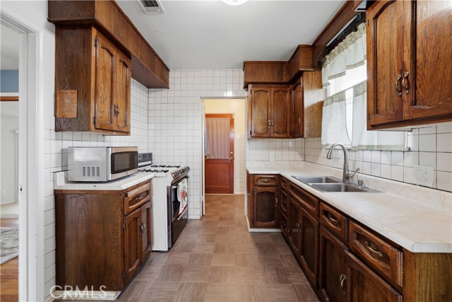 Detail Gallery Image 8 of 39 For 1166 Cummings, San Bernardino,  CA 92411 - 3 Beds | 2 Baths