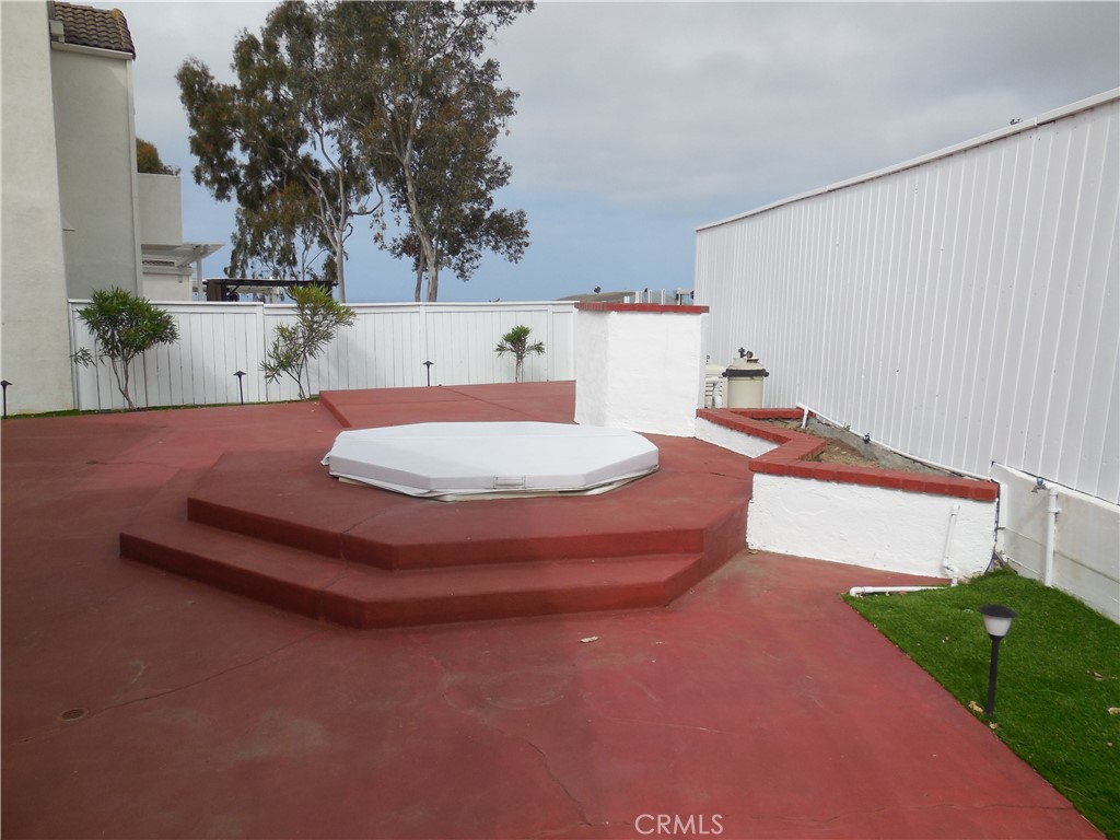 MLS #OC25114674 img 2
