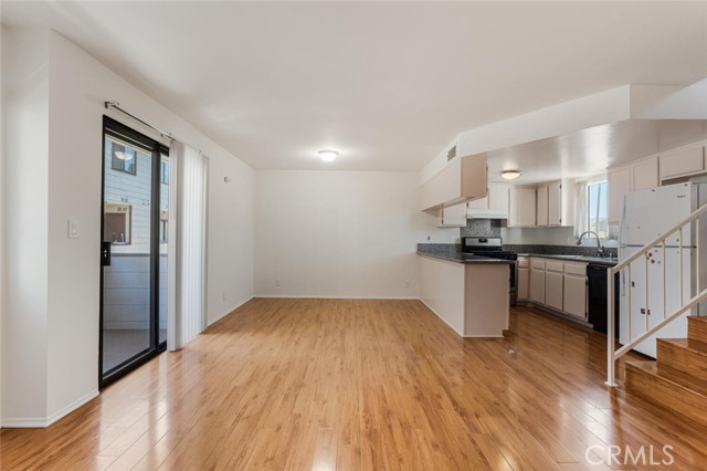 Detail Gallery Image 3 of 22 For 1129 Linden Ave #5,  Glendale,  CA 91201 - 2 Beds | 1/1 Baths