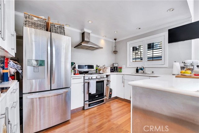 Detail Gallery Image 13 of 40 For 114 S Prospect #6,  Redondo Beach,  CA 90277 - 3 Beds | 2/1 Baths