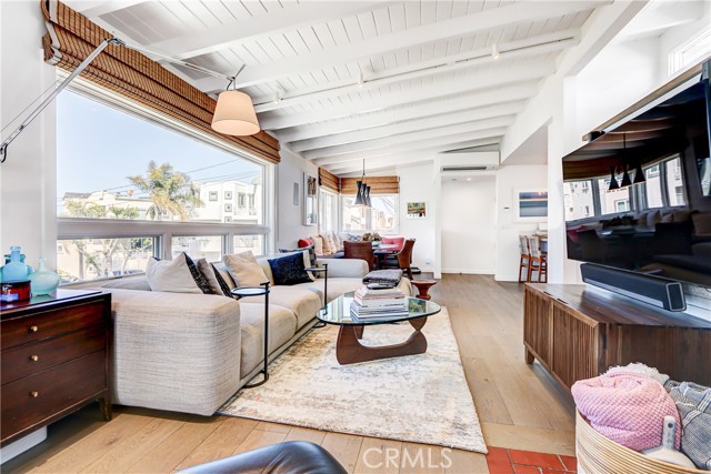 316 5th Street, Manhattan Beach CA: https://media.crmls.org/medias/3d74bb3c-3cfd-4eb1-b000-30e0ed6e798a.jpg