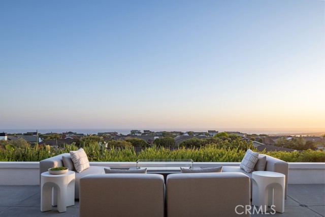 Detail Gallery Image 7 of 18 For 1233 Outrigger Dr, Corona Del Mar,  CA 92625 - 5 Beds | 5/1 Baths