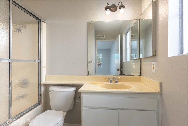 Detail Gallery Image 32 of 40 For 2346 Hayes Ave, Long Beach,  CA 90810 - 4 Beds | 2 Baths