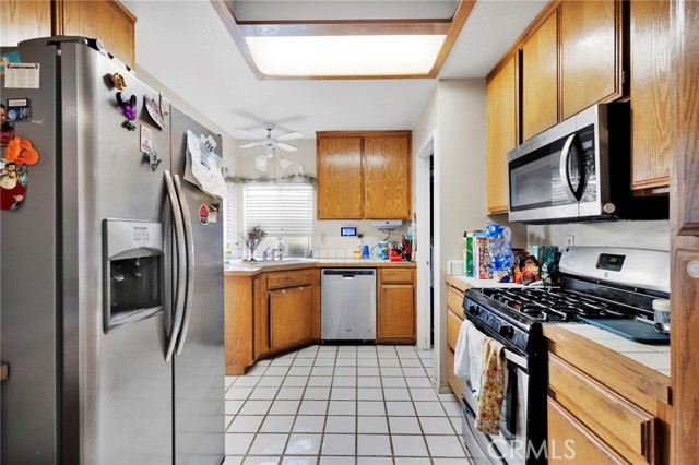 Detail Gallery Image 11 of 29 For 15837 Sandalwood, Victorville,  CA 92395 - 2 Beds | 2 Baths