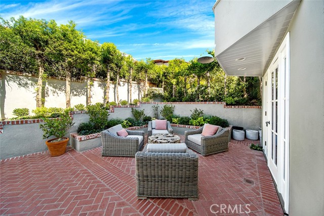 806 Emerald Bay, Laguna Beach CA: https://media.crmls.org/medias/3d758127-4b44-4324-9069-e2188f8be3b4.jpg
