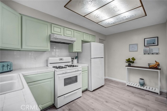 18531 E Pearl Avenue, Orange CA: https://media.crmls.org/medias/3d76d62c-6aee-41a2-9dac-2bac5e0dc7a0.jpg