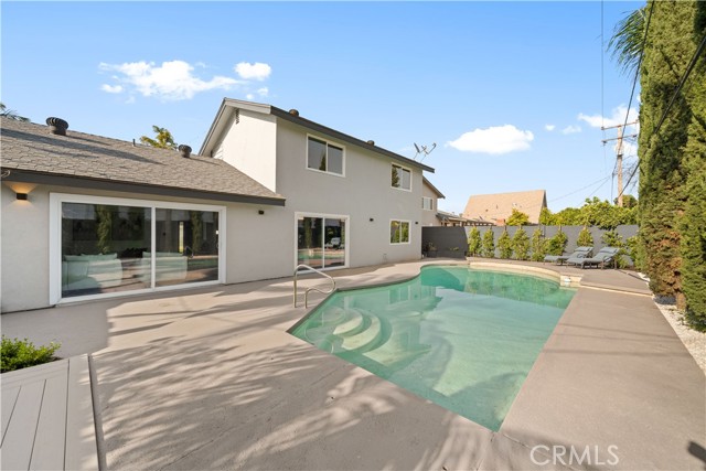 553 Sturgeon Drive, Costa Mesa CA: https://media.crmls.org/medias/3d774866-fa6f-4b01-8836-5e7b24cc8ad3.jpg