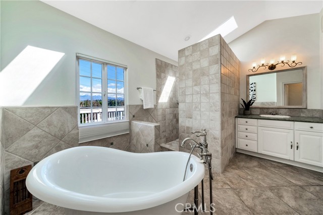 25941 Sheriff Road, Laguna Hills CA: https://media.crmls.org/medias/3d77577a-05f4-448e-ad68-a3c6b66065e0.jpg