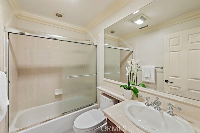10 Corte Vizcaya, San Clemente CA: https://media.crmls.org/medias/3d77eb1f-b2ce-4258-966b-ca5182a60f90.jpg