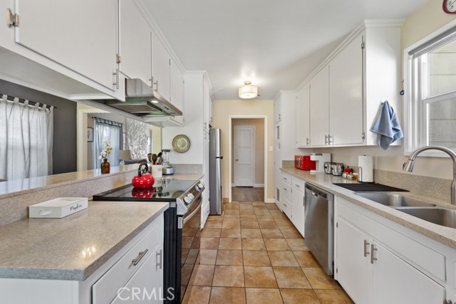 213 East 45th Street, Long Beach CA: https://media.crmls.org/medias/3d79f491-344b-4ce8-9c82-9dc19773e432.jpg