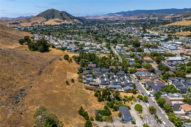 3143 Rockview Place, San Luis Obispo CA: https://media.crmls.org/medias/3d7aa926-ce01-494e-8e7a-22af3095f195.jpg