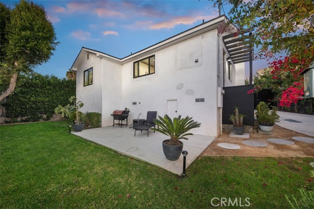2329 Vineyard Avenue, Los Angeles CA: https://media.crmls.org/medias/3d7aba1b-53eb-4e08-8ad0-1254198a0807.jpg