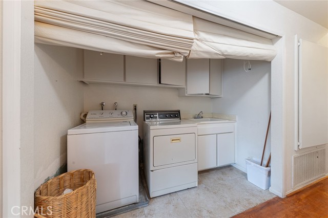 40420 Valiente Drive, Palmdale CA: https://media.crmls.org/medias/3d7bd8a6-0afa-4e9d-a4a2-d90cdc0903f6.jpg