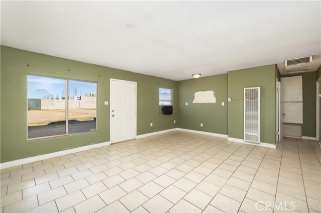 Detail Gallery Image 5 of 28 For 42257 8th St, Lancaster,  CA 93535 - 4 Beds | 1/1 Baths