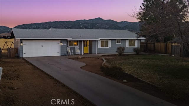 Detail Gallery Image 2 of 29 For 21910 Fig Ct, Tehachapi,  CA 93561 - 3 Beds | 2 Baths