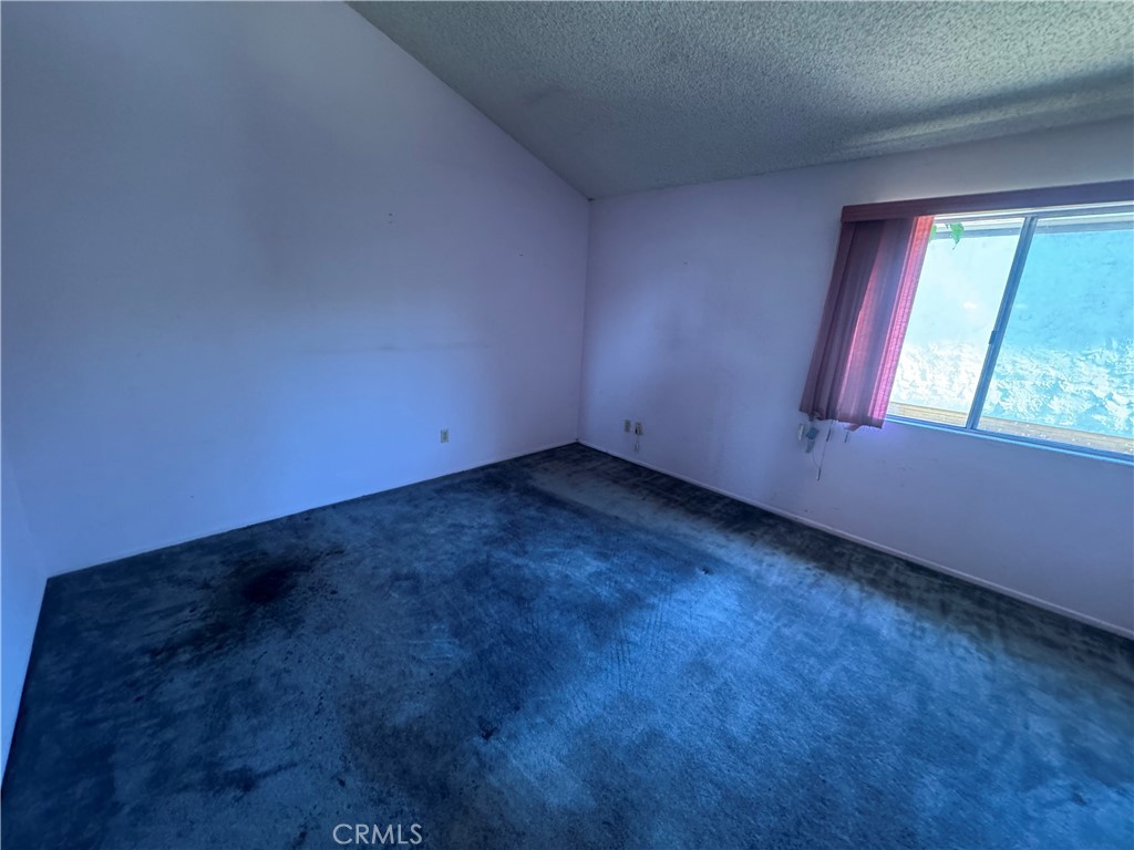 https://media.crmls.org/medias/3d7f140c-1b9c-4b8e-a678-e520a4200351.jpg?preset=X-Large