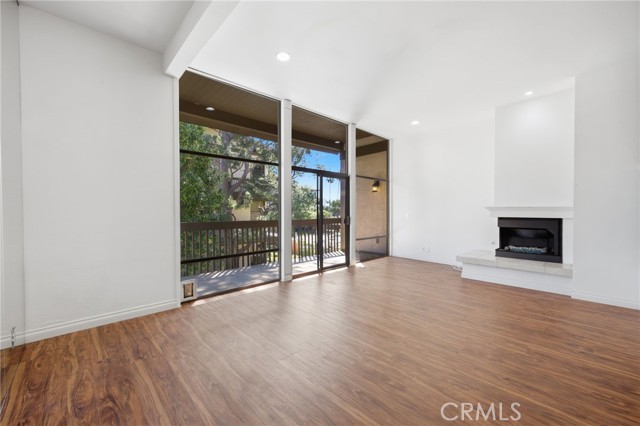 7202 Marina Pacifica S, Long Beach CA: https://media.crmls.org/medias/3d7f85f9-4134-4a59-a575-ff5116520aa1.jpg