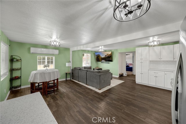 1003 Stevenson Street, Colton CA: https://media.crmls.org/medias/3d80b68d-7d6a-469d-b71e-514335b5d187.jpg