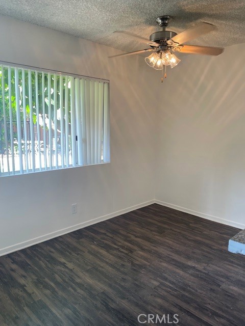 Detail Gallery Image 6 of 20 For 5167 Yarmouth Ave #4,  Encino,  CA 91316 - 2 Beds | 2 Baths