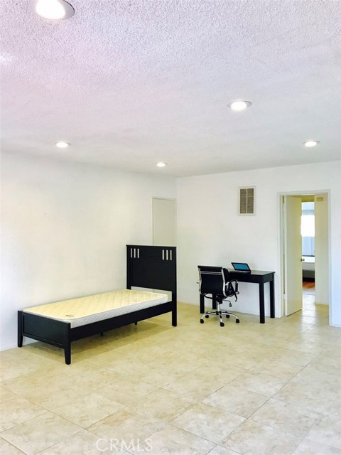 Detail Gallery Image 7 of 21 For 2302 Oak St, Santa Monica,  CA 90405 - – Beds | – Baths