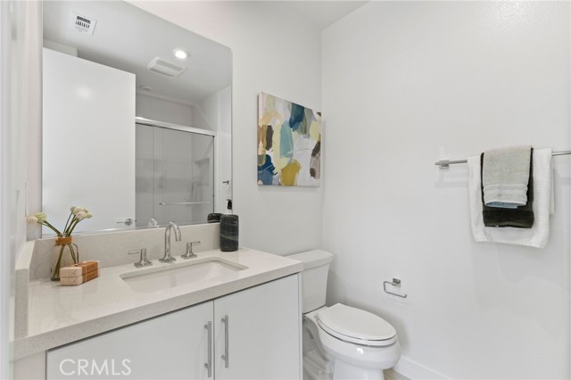 Image 21 of 29 For 585 Lyon Street
