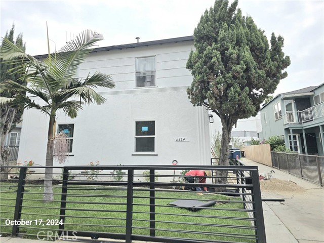 Detail Gallery Image 1 of 21 For 8524 Beverlywood St #4,  Los Angeles,  CA 90034 - 3 Beds | 2 Baths