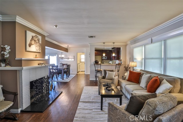 307 W 11th Street, Azusa CA: https://media.crmls.org/medias/3d8528e8-fc86-49a0-b75d-05a5136fe624.jpg